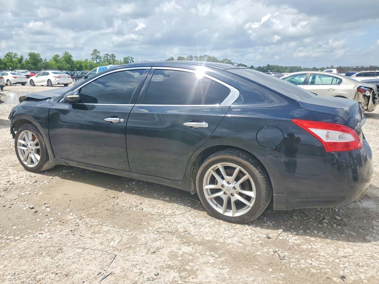 2011 NISSAN Maxima