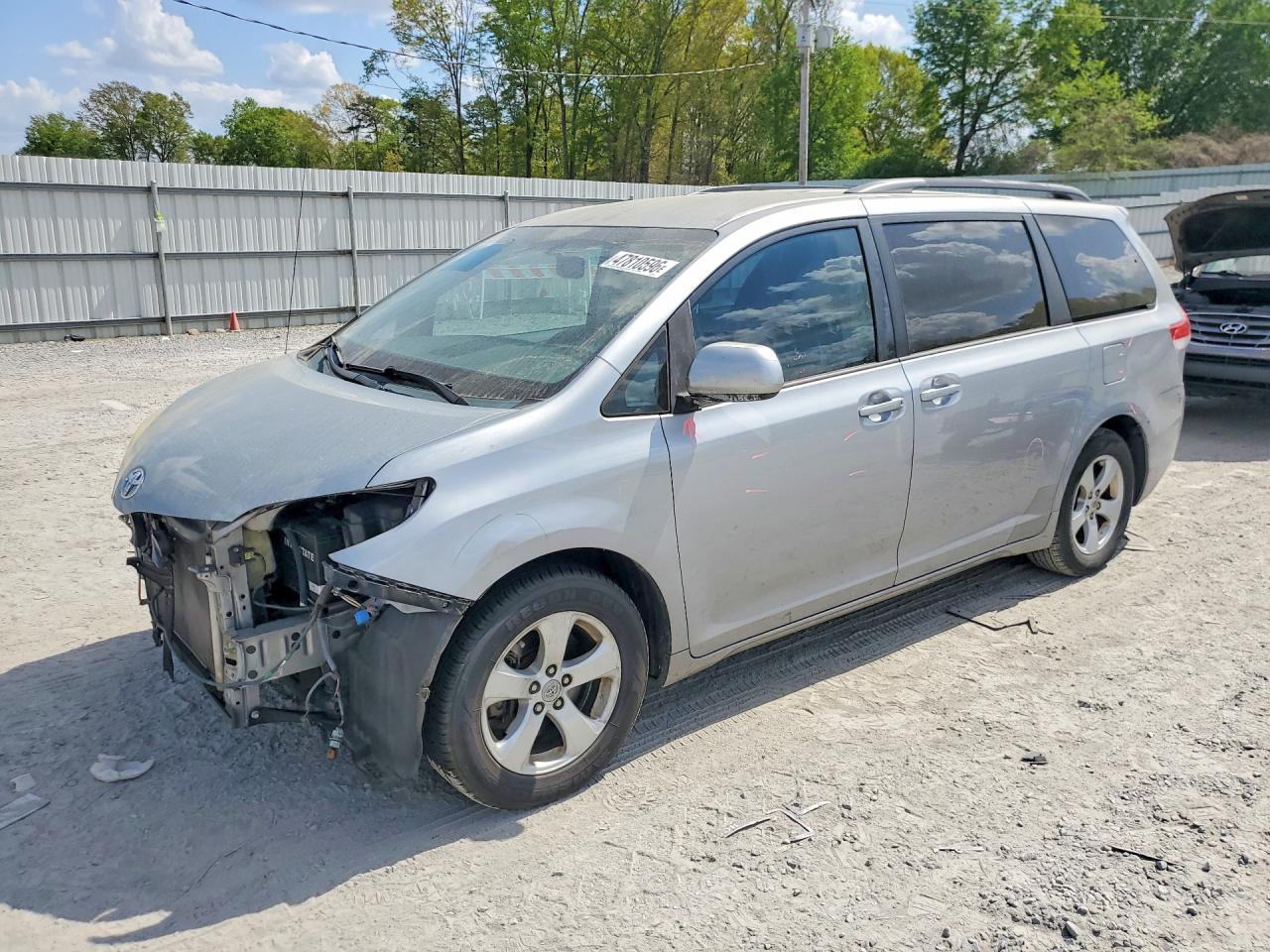 2012 TOYOTA SIENNA