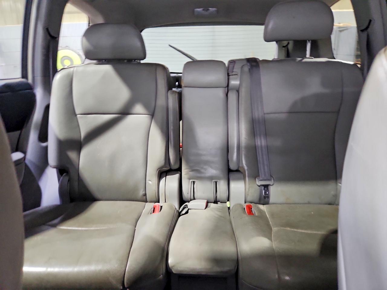 2011 TOYOTA HIGHLANDER