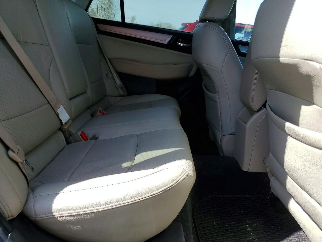 2015 SUBARU Outback