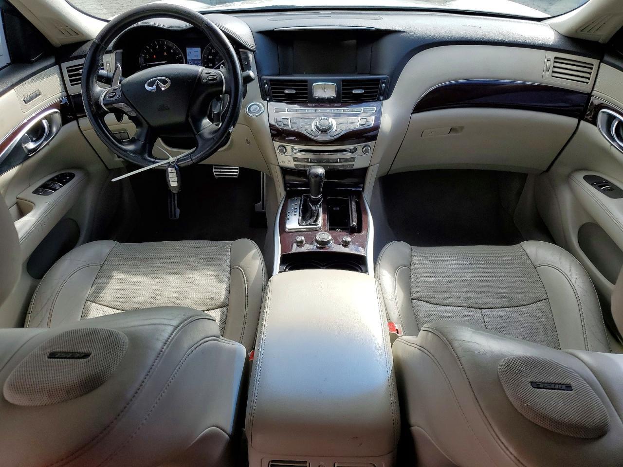 2011 INFINITI M56