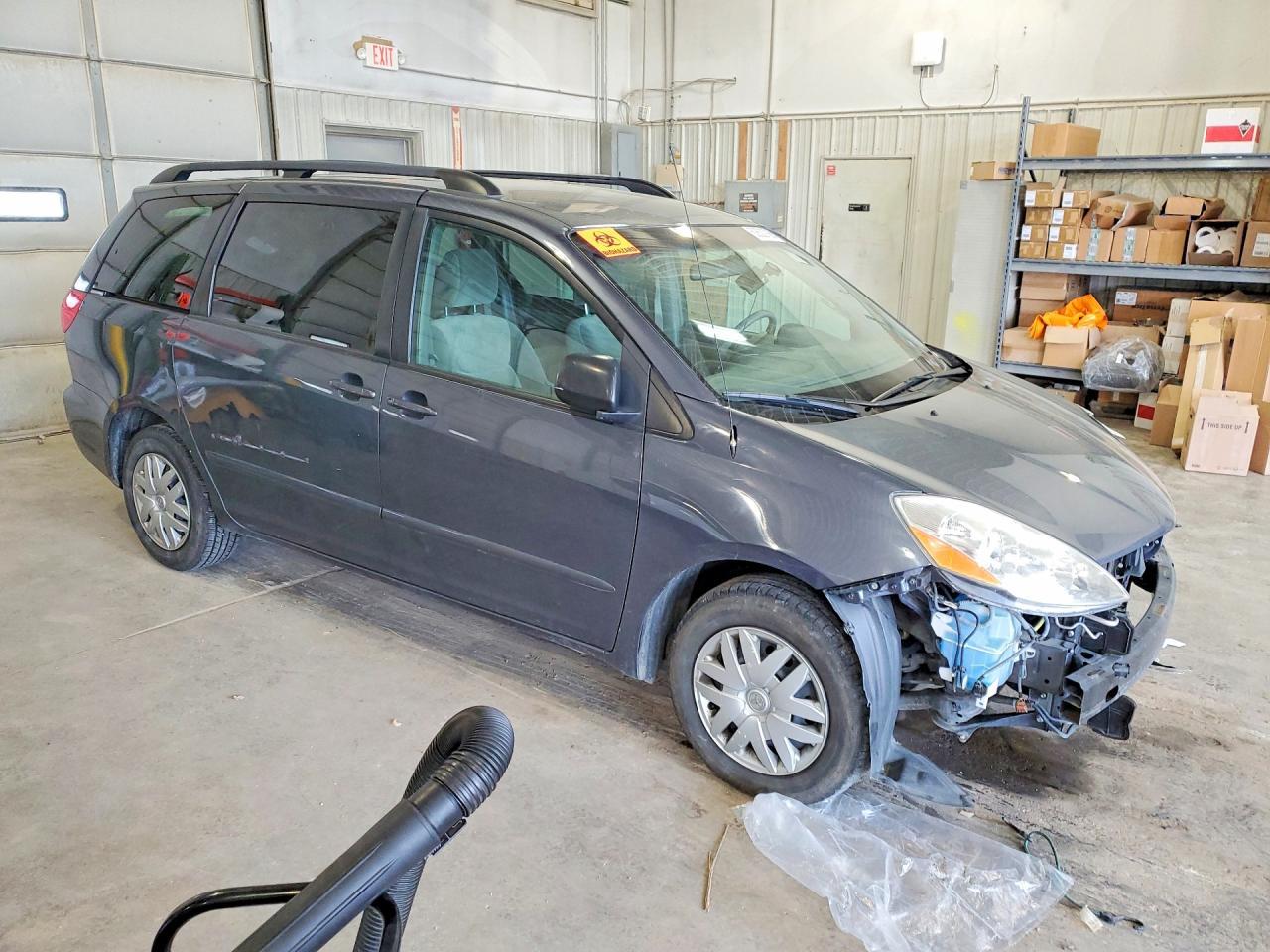 2010 TOYOTA SIENNA