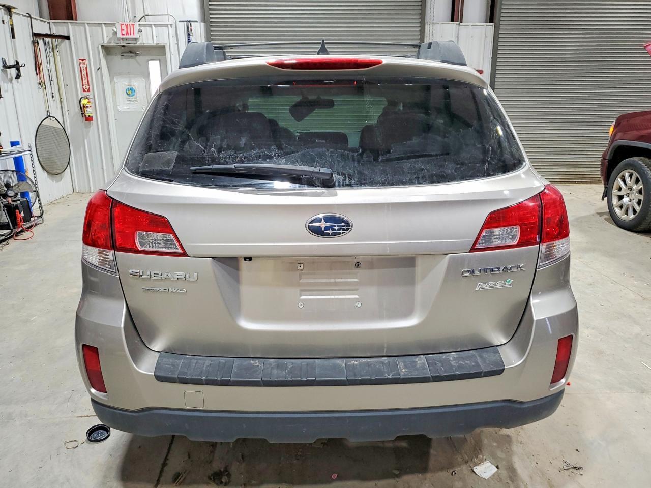2014 SUBARU Outback