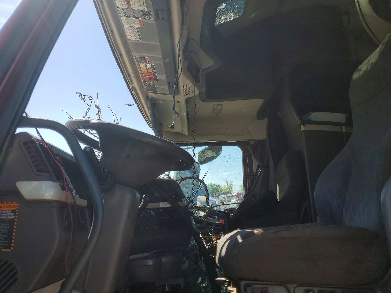 2015 VOLVO VNL