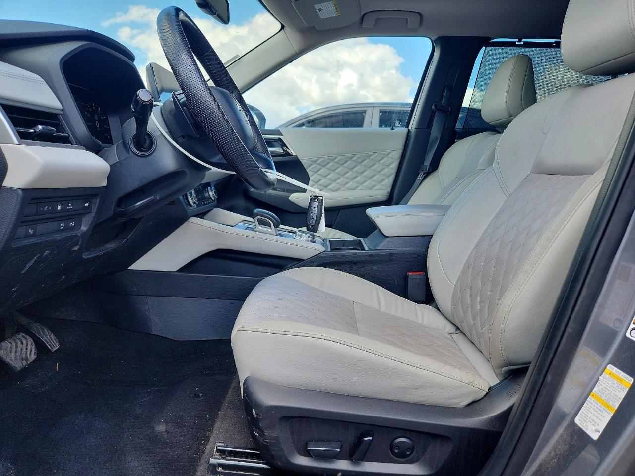 2023 MITSUBISHI outlander