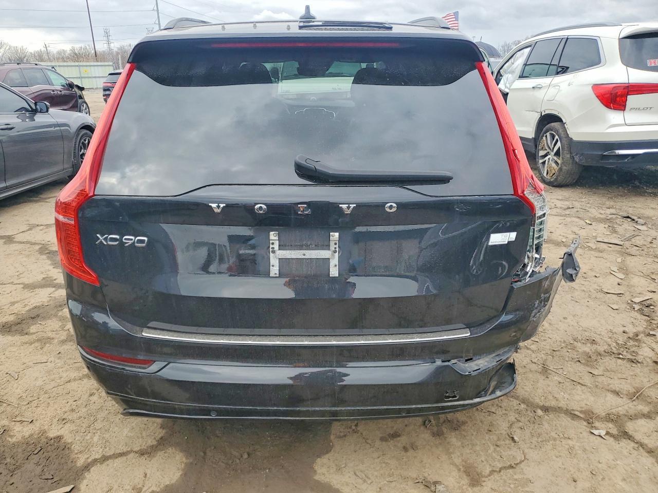 2022 VOLVO XC90