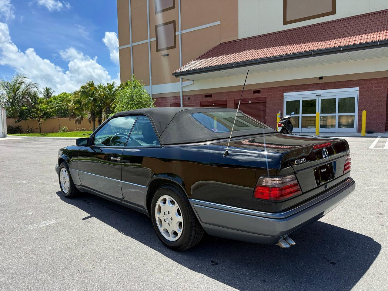 1995 MERCEDES-BENZ E-Class