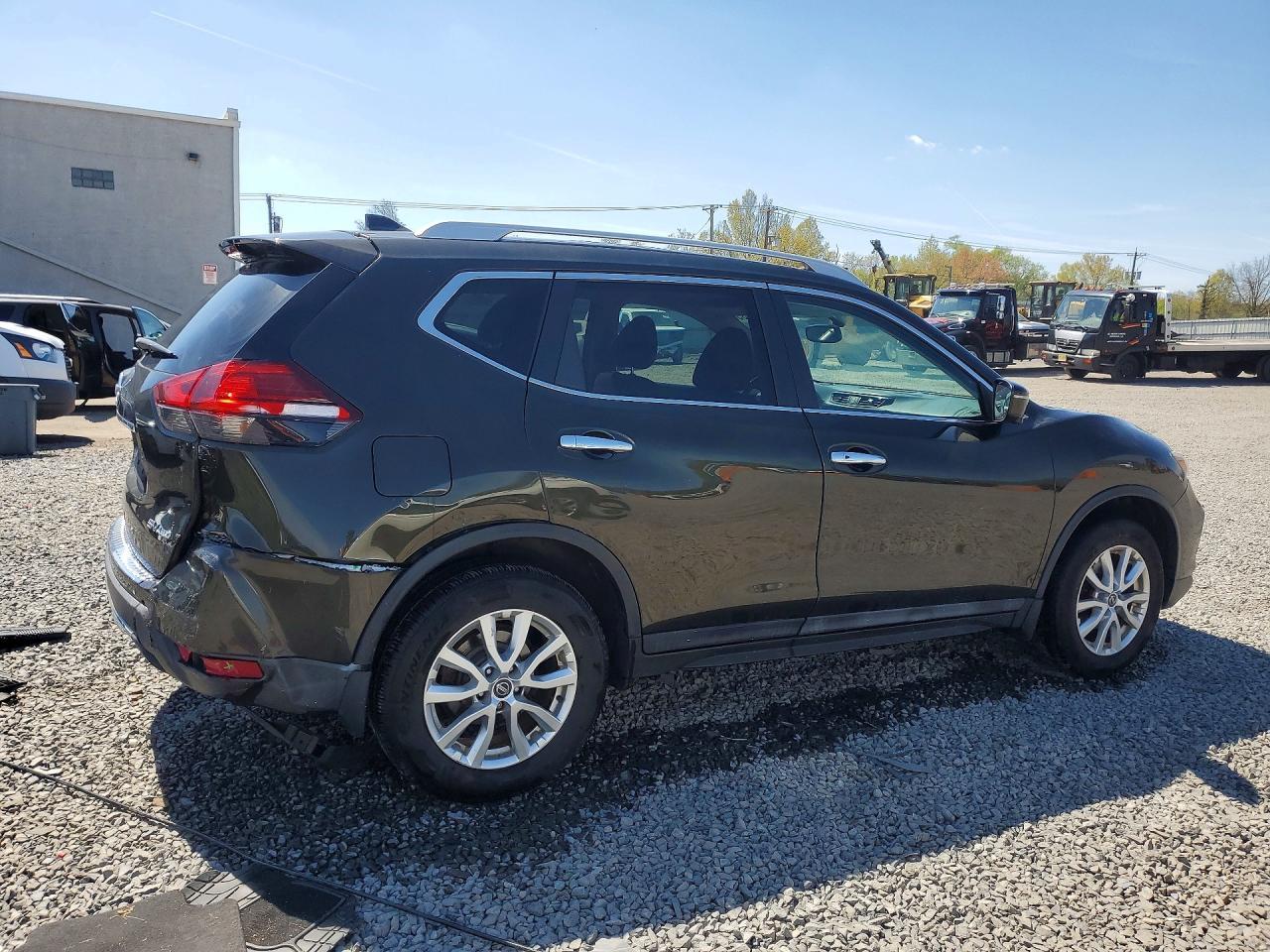 2017 NISSAN ROGUE