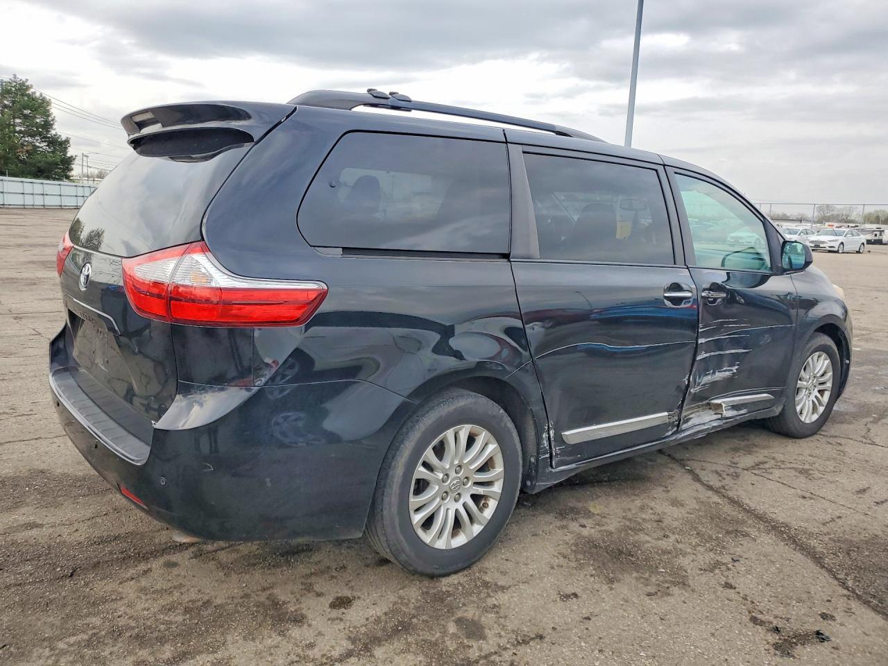 2015 TOYOTA SIENNA