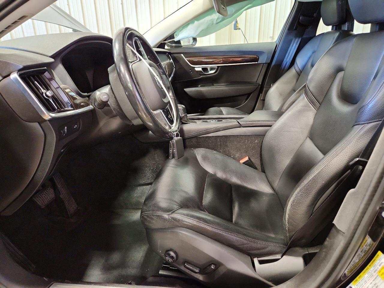 2018 VOLVO S90