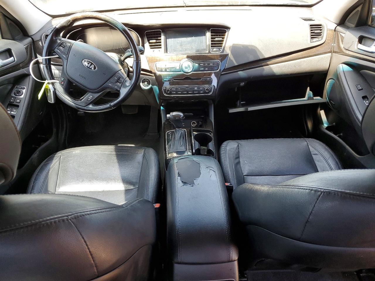 2016 KIA Cadenza