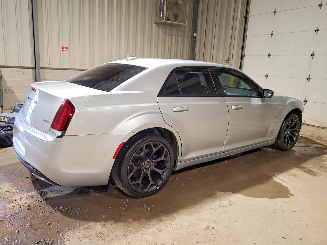 2019 CHRYSLER 300