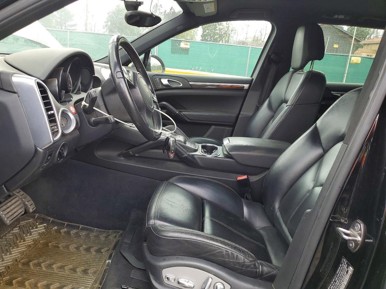 2011 PORSCHE CAYENNE
