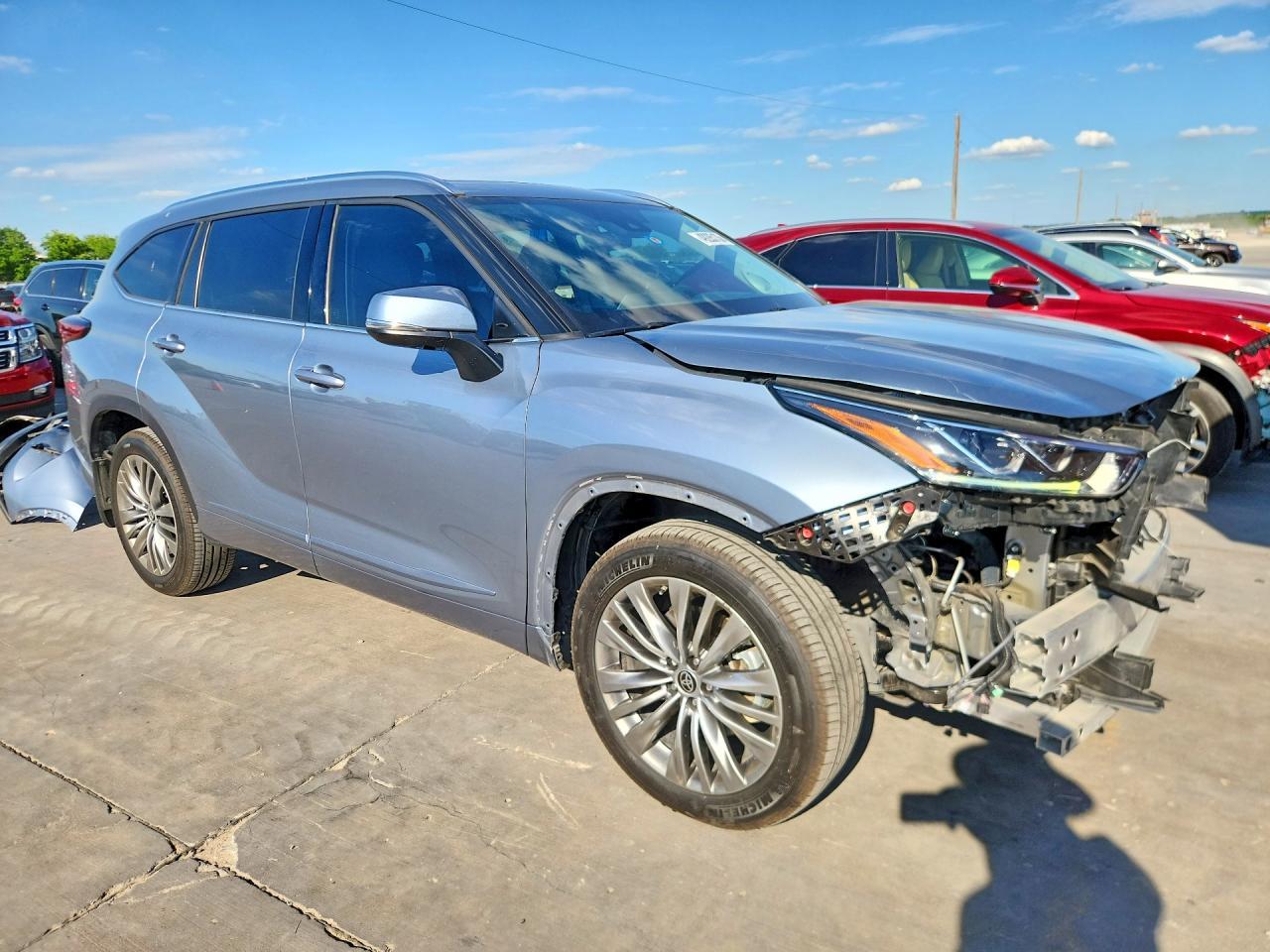 2022 TOYOTA HIGHLANDER