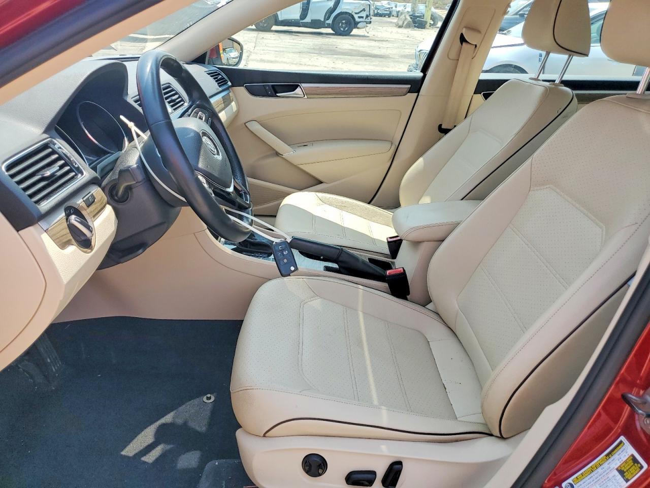 2017 VOLKSWAGEN Passat