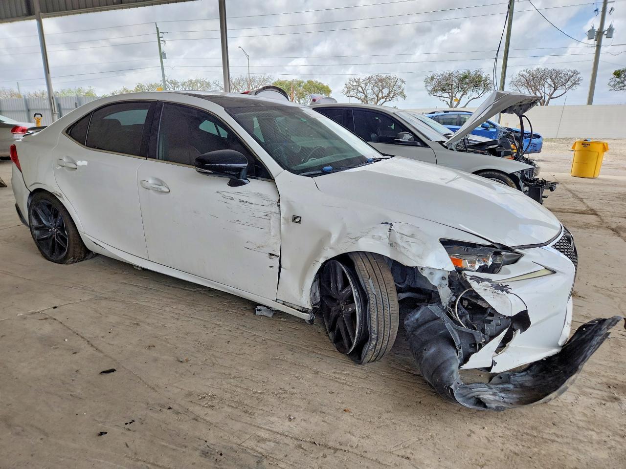 2016 LEXUS IS 200t