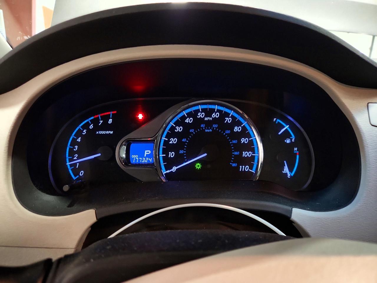 2011 TOYOTA SIENNA