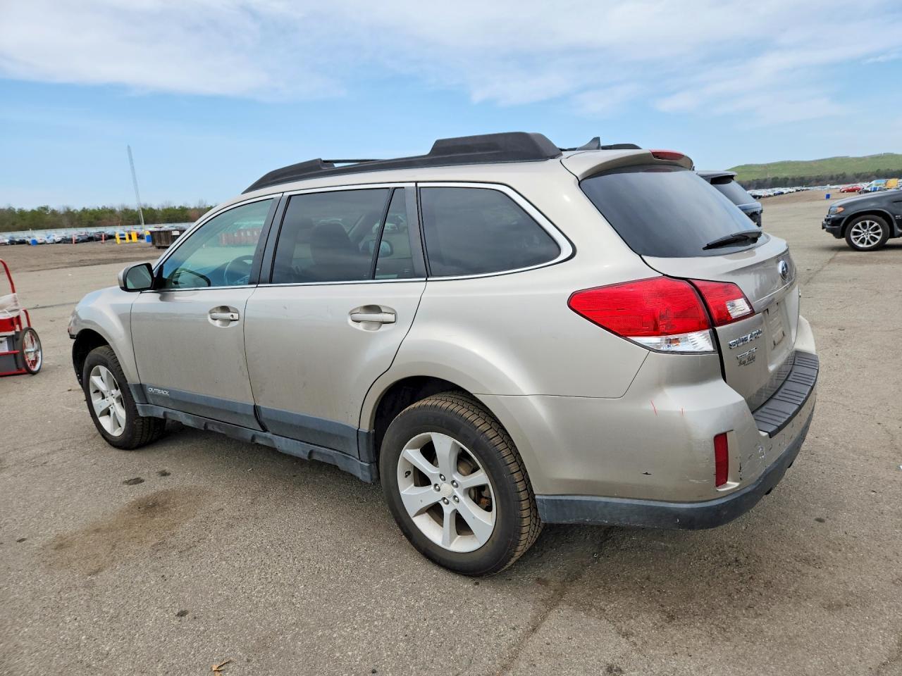 2014 SUBARU Outback