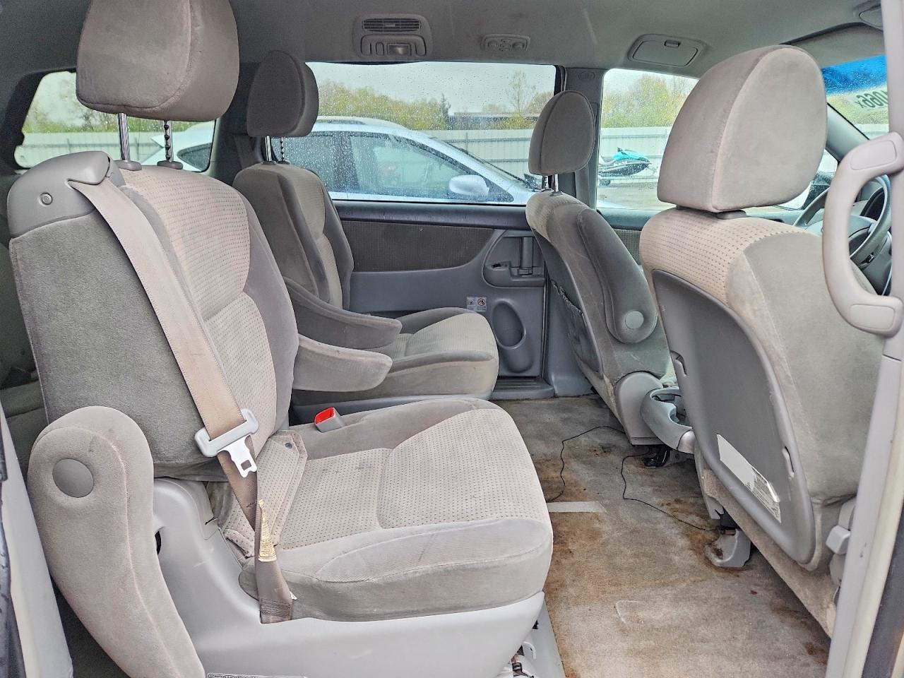 2010 TOYOTA SIENNA