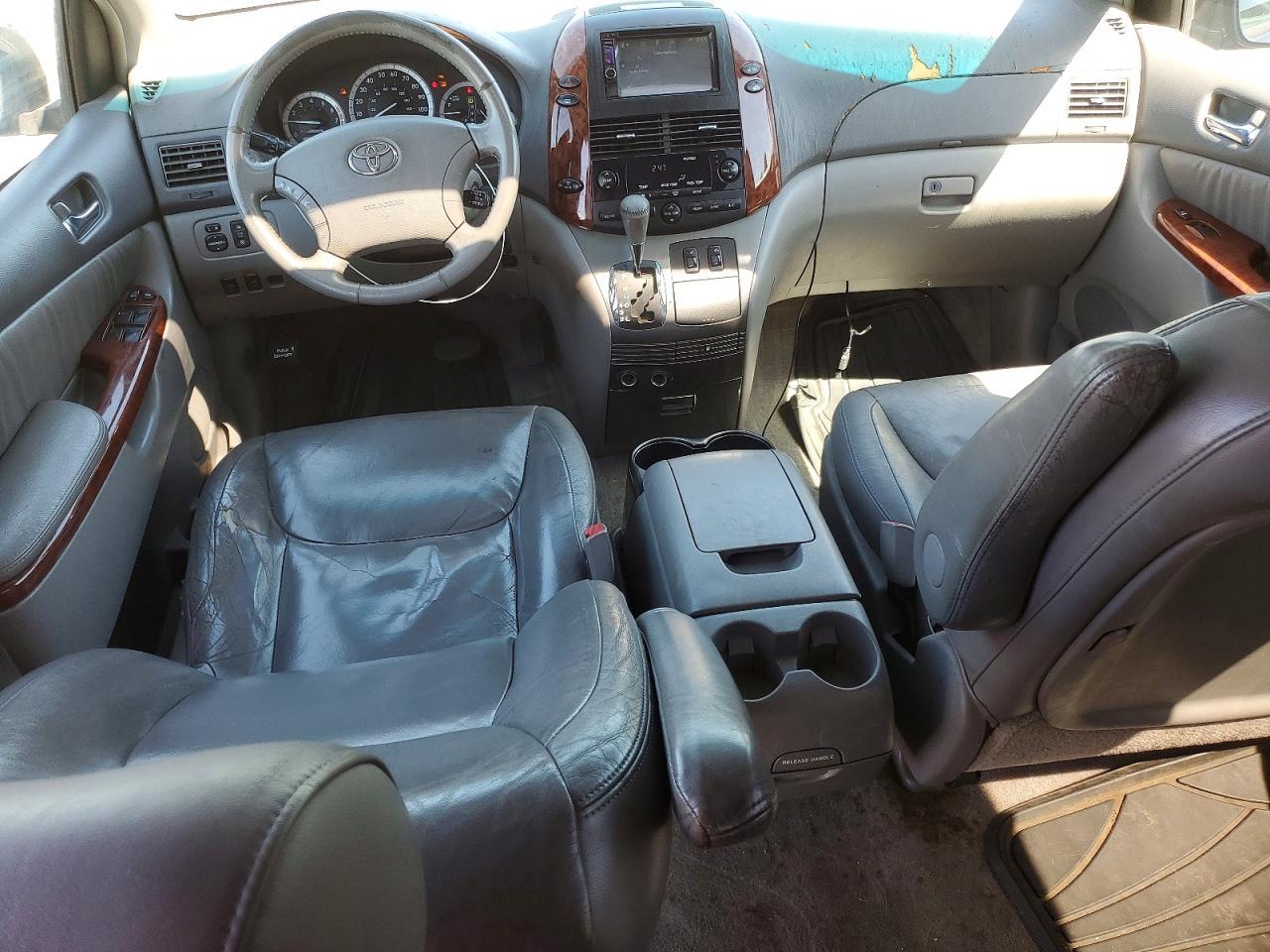 2005 TOYOTA SIENNA