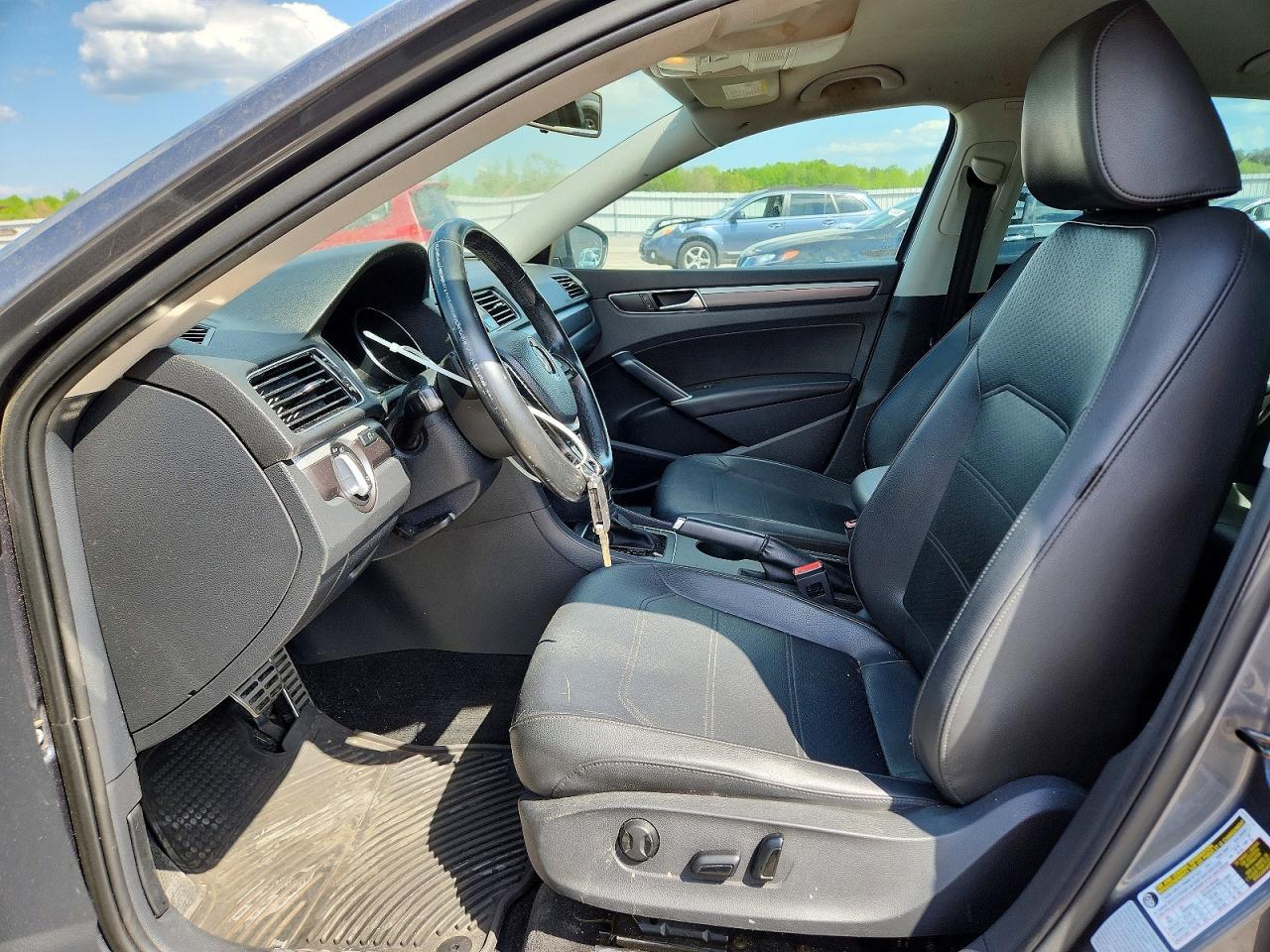 2017 VOLKSWAGEN Passat