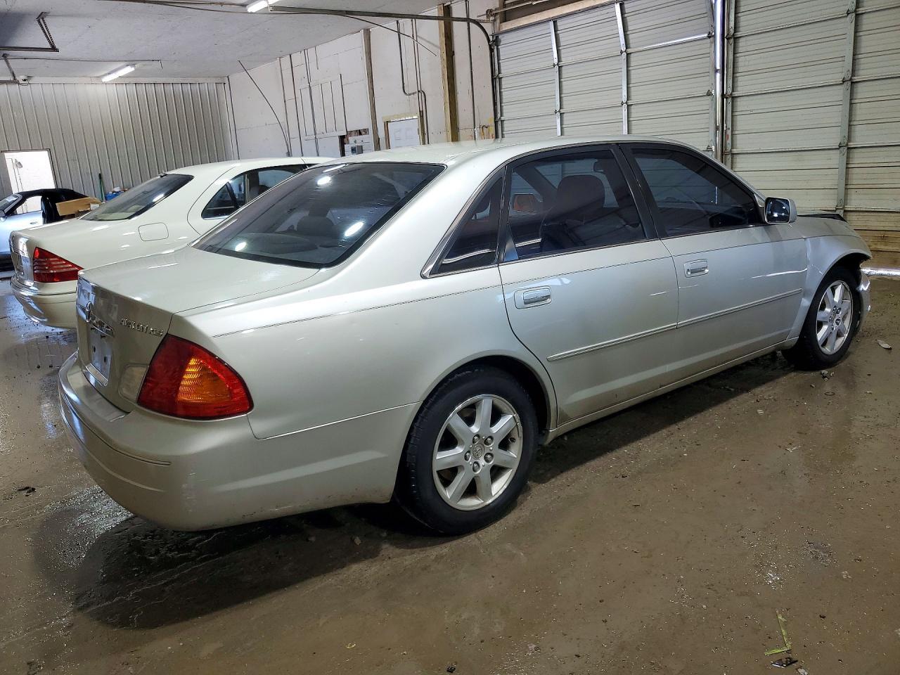 2000 TOYOTA Avalon