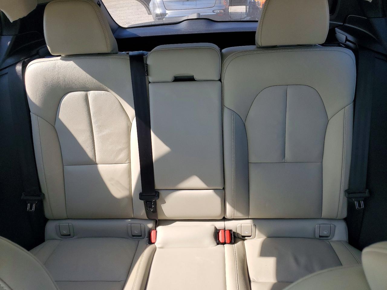 2023 VOLVO XC40