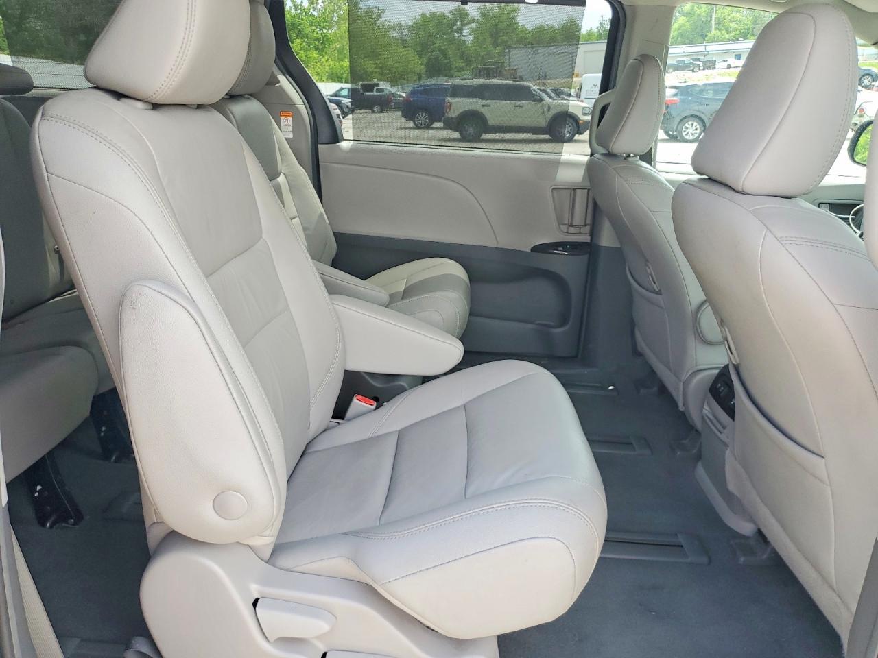 2019 TOYOTA SIENNA