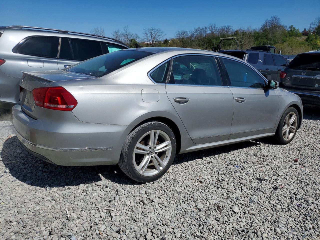 2014 VOLKSWAGEN Passat