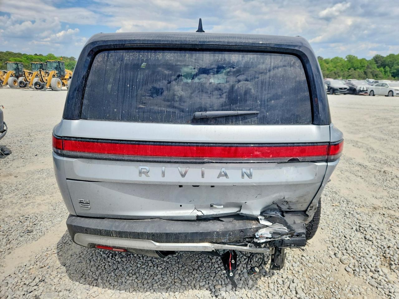 2026 RIVIAN R1s