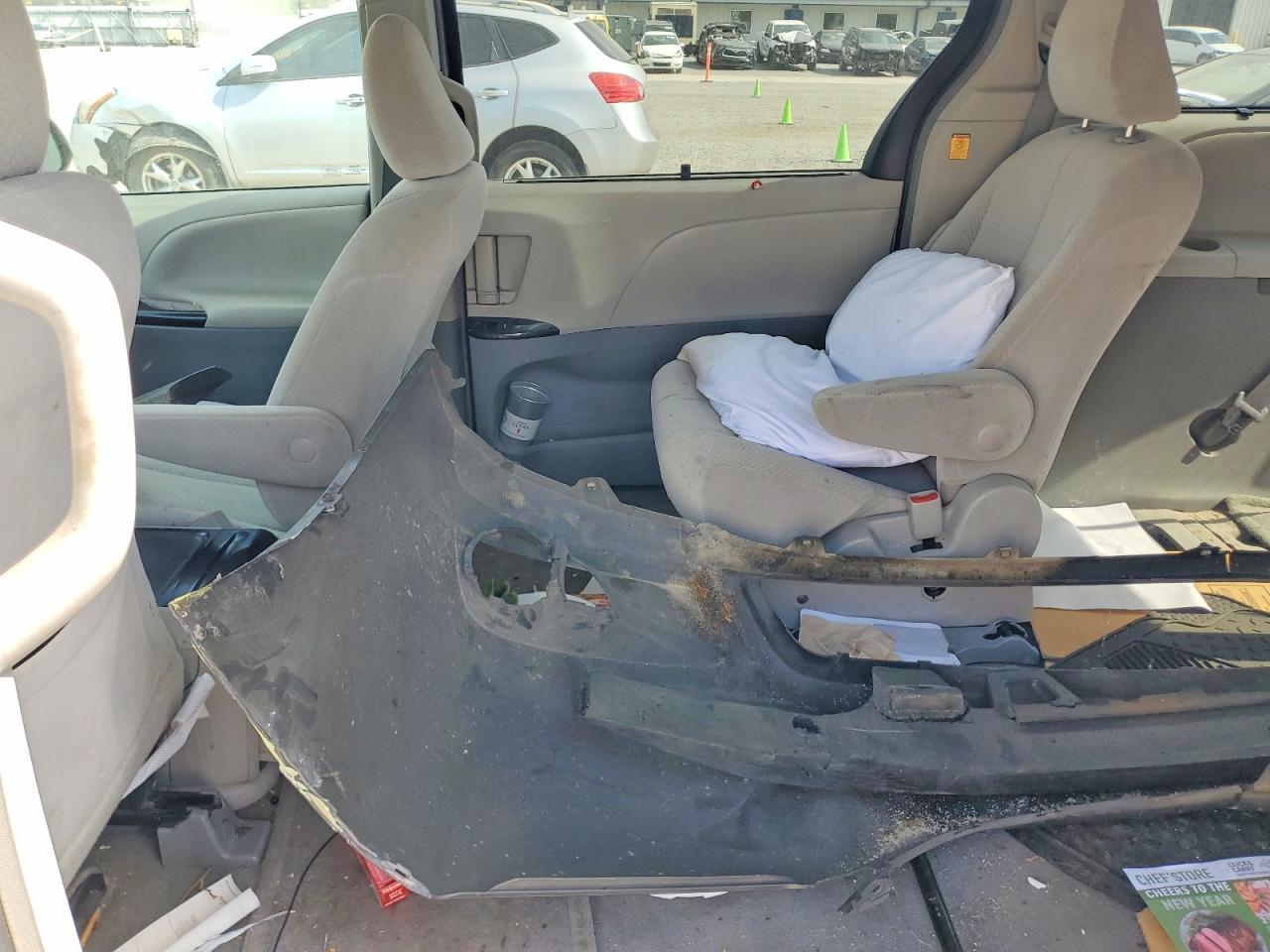 2012 TOYOTA SIENNA