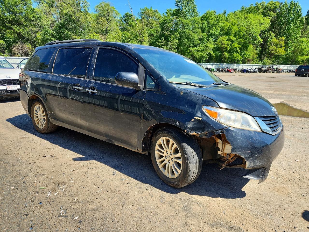 2012 TOYOTA SIENNA