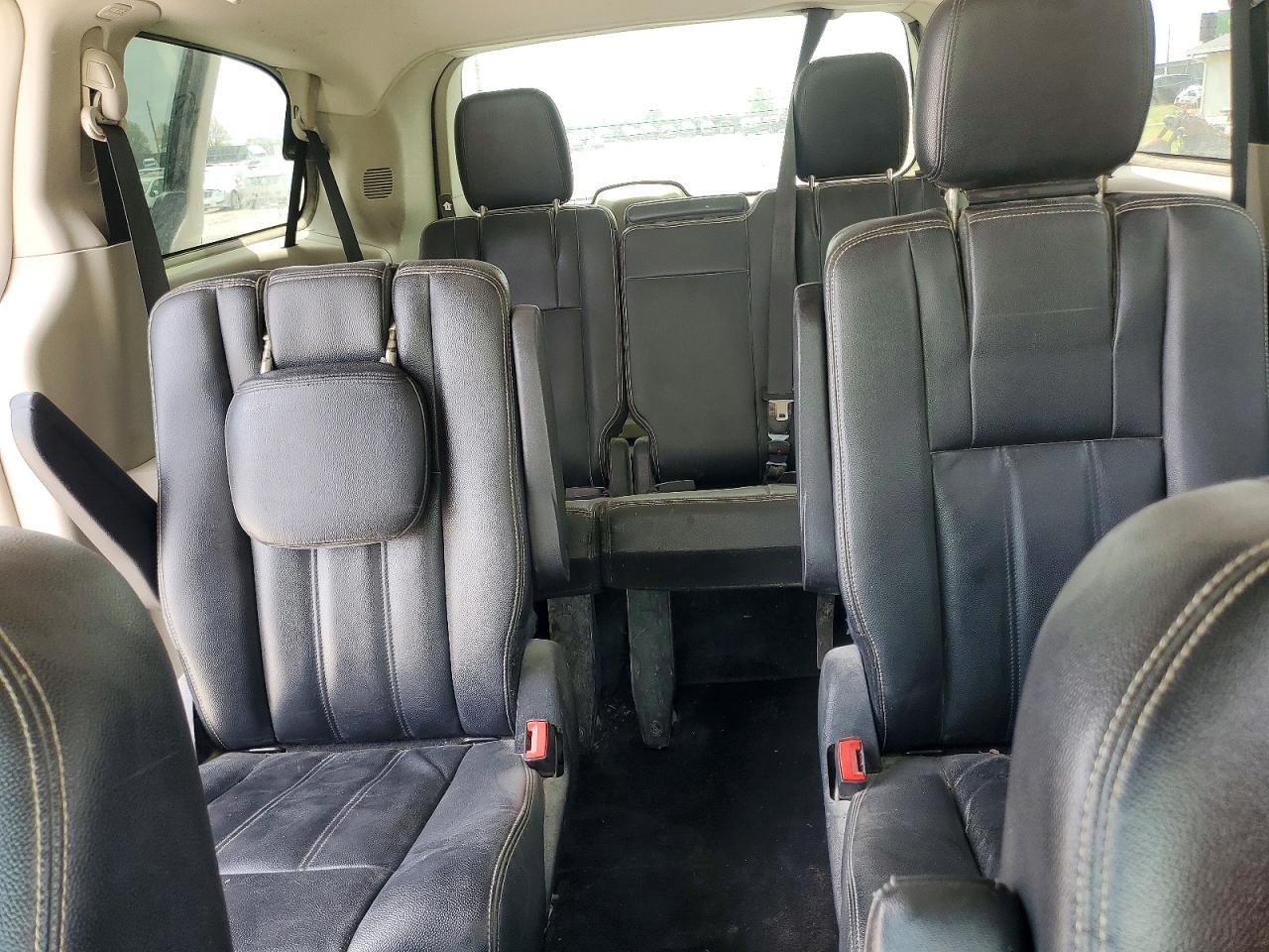 2013 CHRYSLER Town & Country