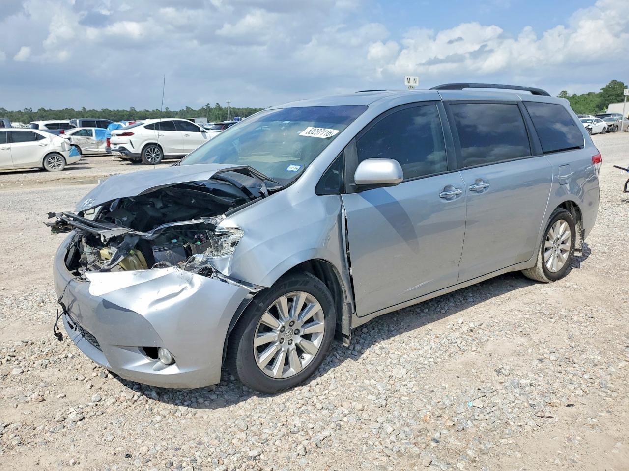 2014 TOYOTA SIENNA