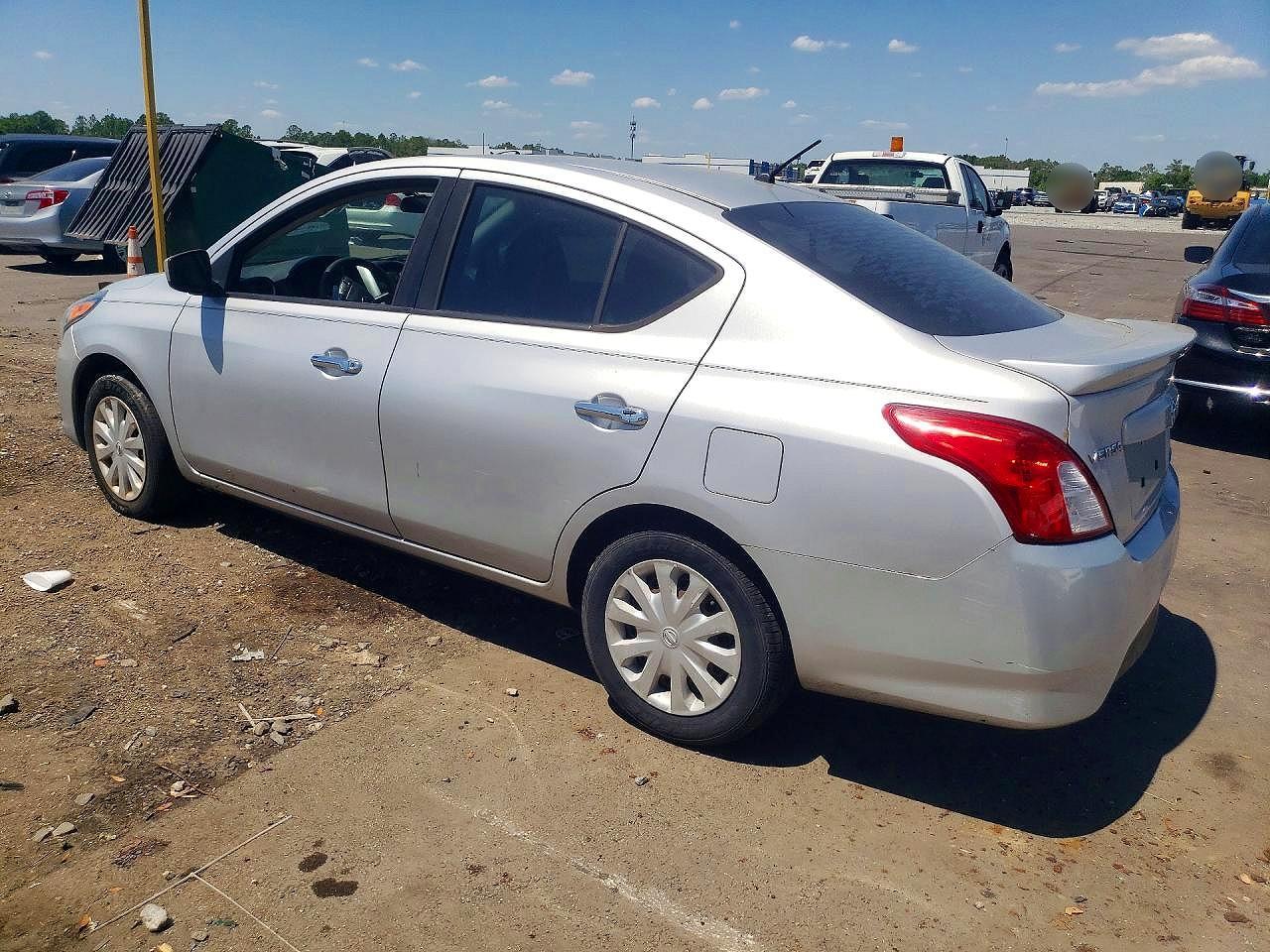 2017 NISSAN VERSA