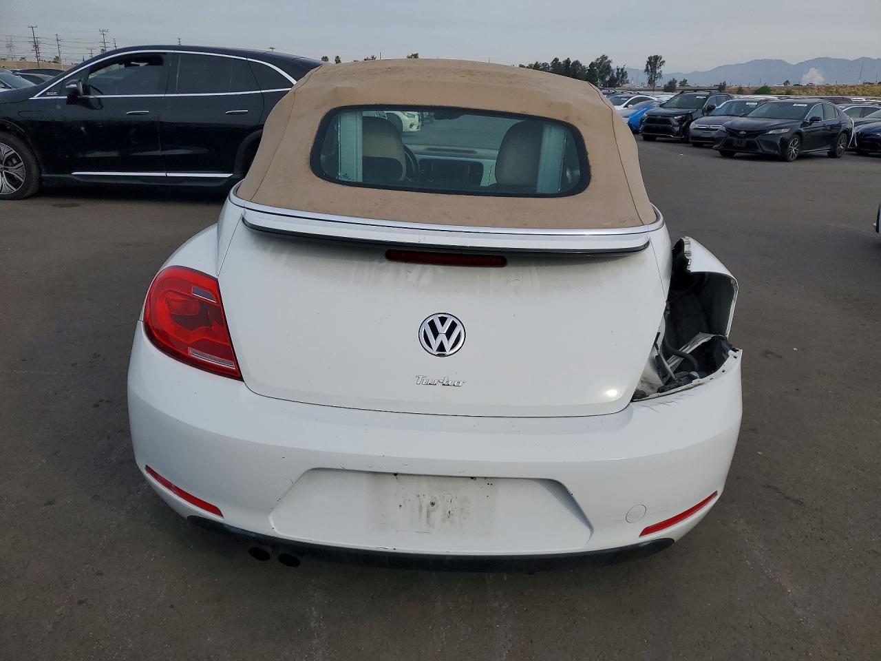 2016 VOLKSWAGEN Beetle