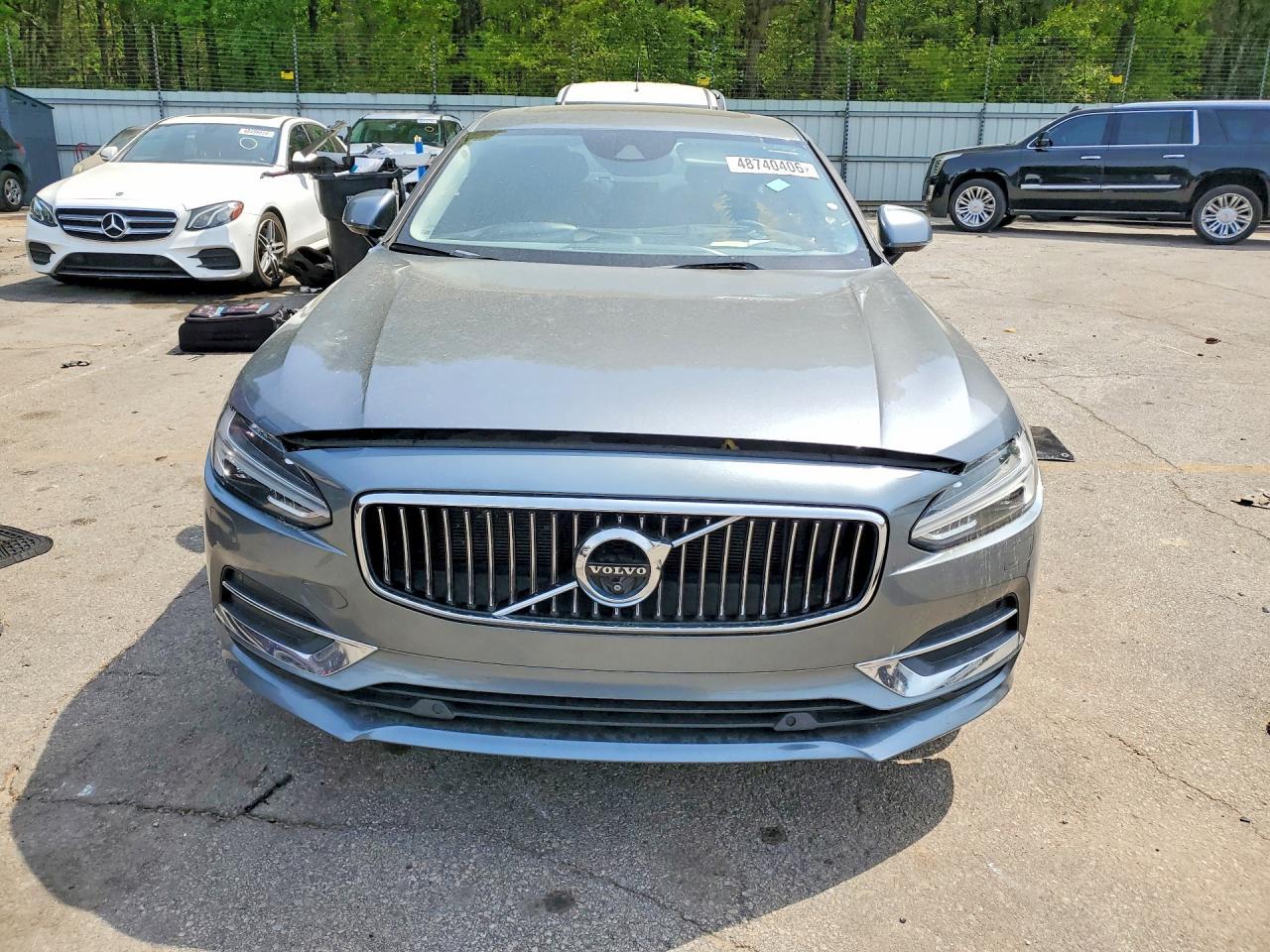 2018 VOLVO S90
