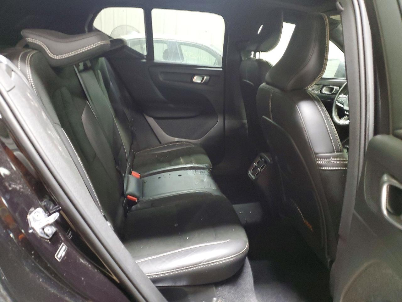 2020 VOLVO XC40