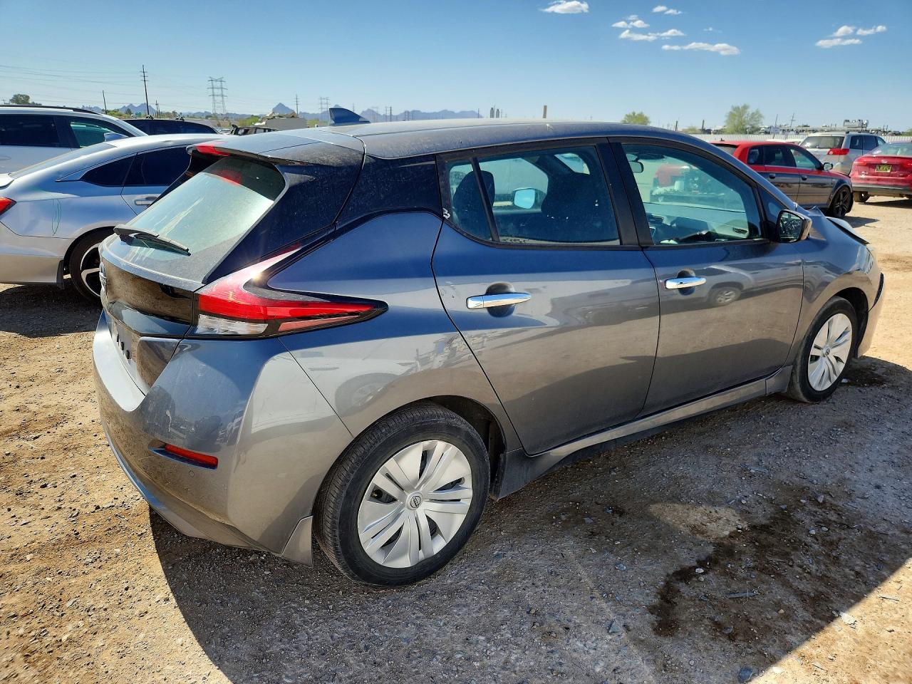 2025 NISSAN LEAF