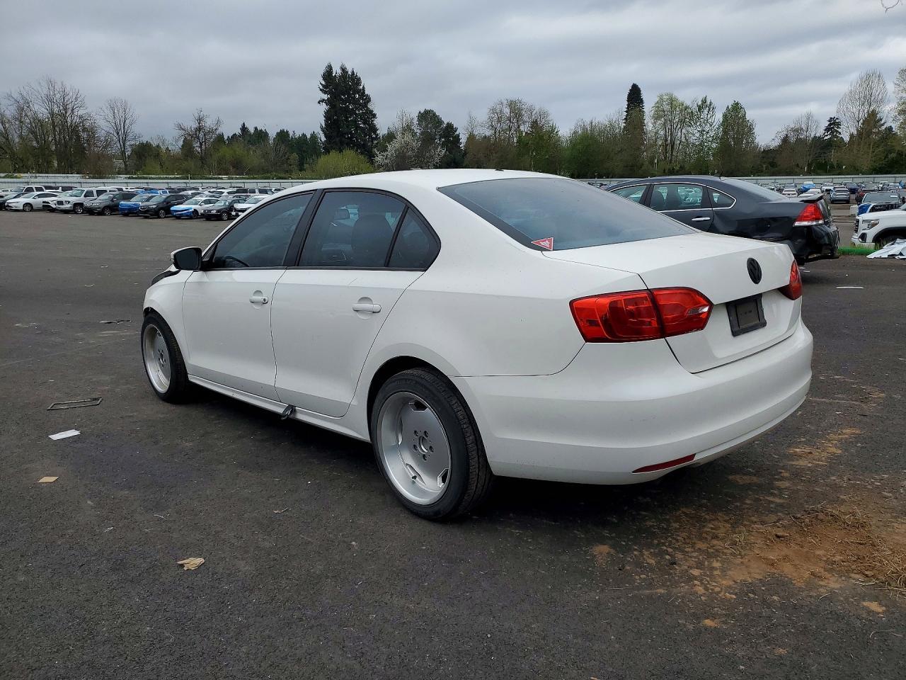 2011 VOLKSWAGEN JETTA