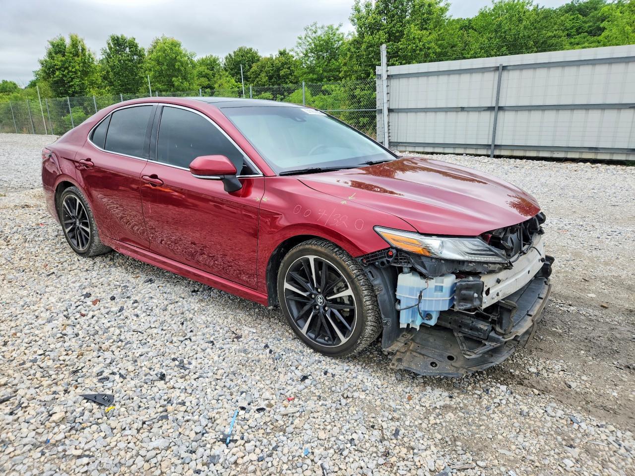 2018 TOYOTA CAMRY