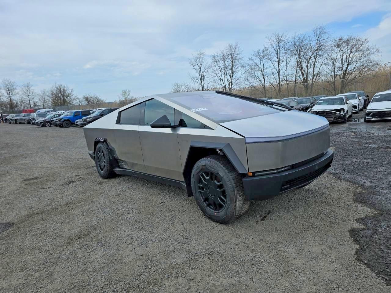 2024 TESLA Cybertruck