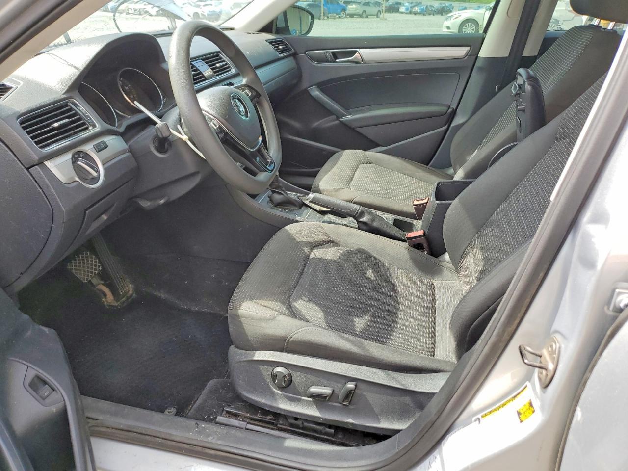 2018 VOLKSWAGEN Passat