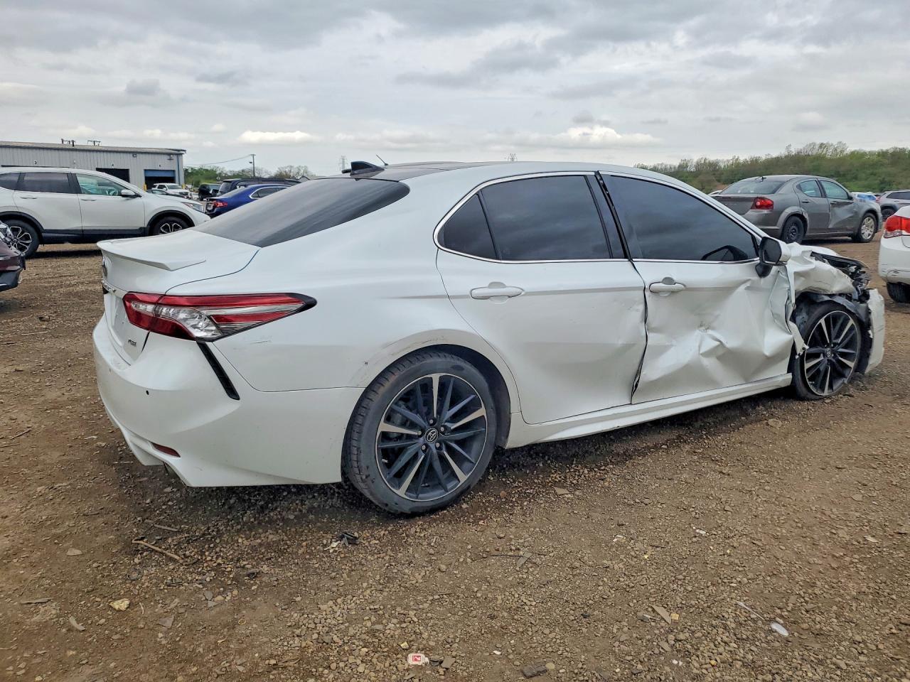 2018 TOYOTA CAMRY