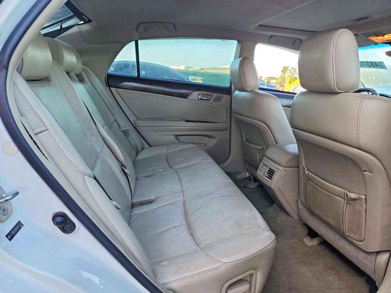 2011 TOYOTA Avalon