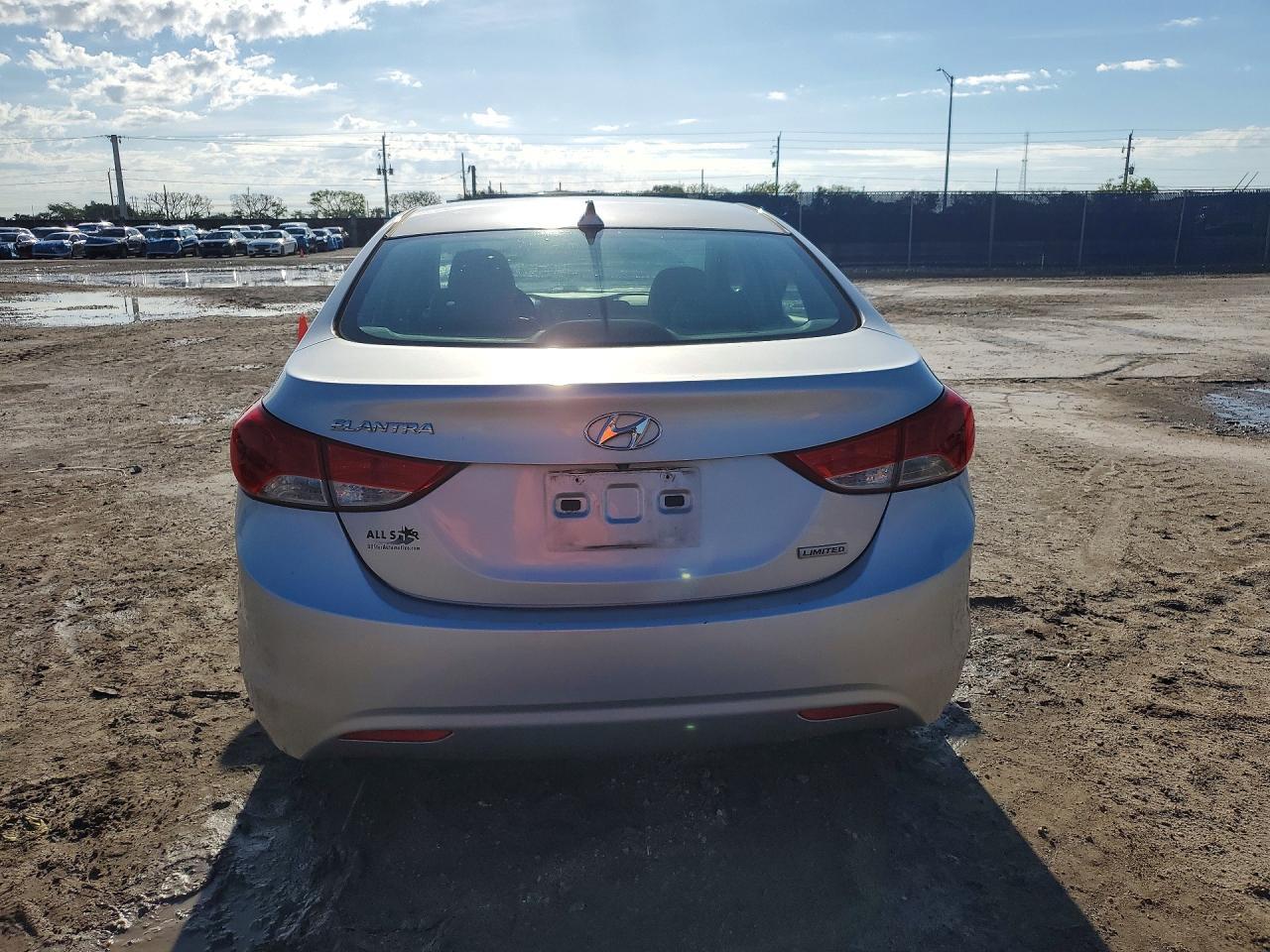 2012 HYUNDAI ELANTRA
