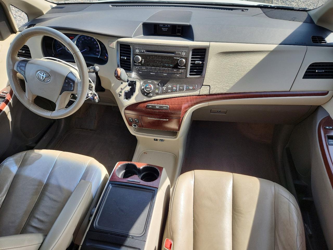 2014 TOYOTA SIENNA