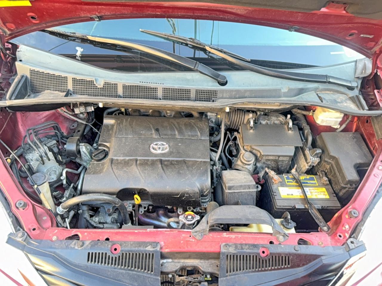2011 TOYOTA SIENNA