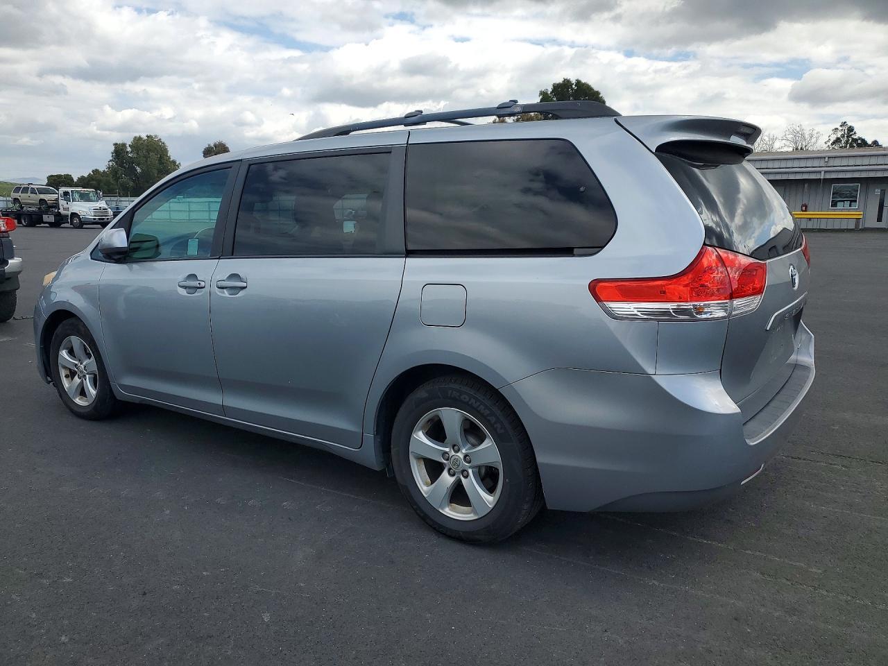2013 TOYOTA SIENNA
