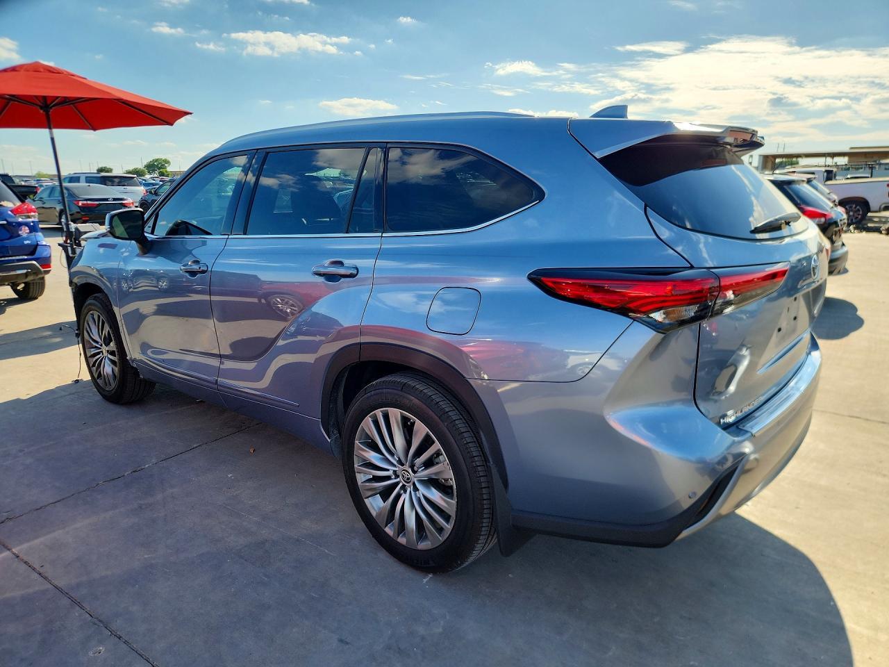 2022 TOYOTA HIGHLANDER